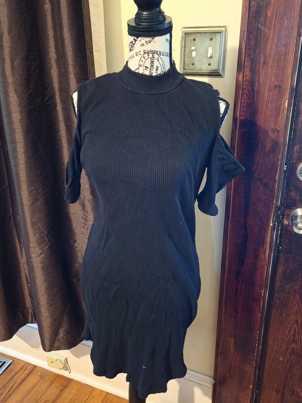 No Boundaries Mock Neck Cold-Shoulder Ribbed Dress Large